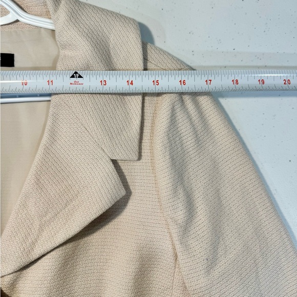 Ann Taylor Swing Blazer/Jacket in Ivory - size 10 - Picture 13 of 13